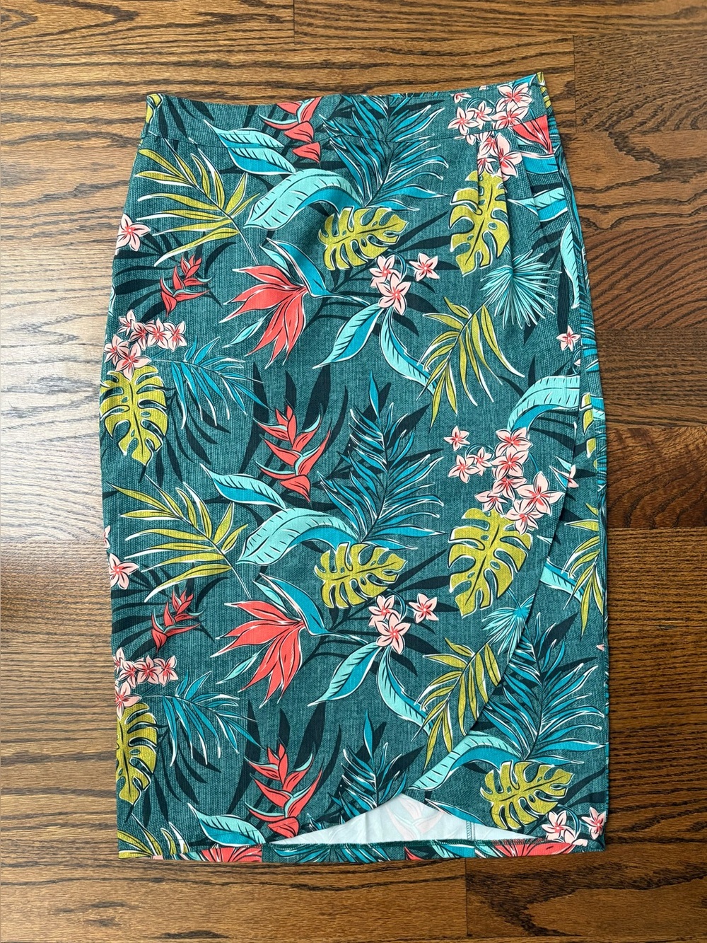 RipSkirt Hawaii ~ Ripskirt ~ Medium ~ Original Length 3 ~ Green Tropical Print